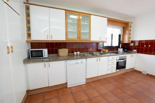 Nerja Villa Sleeps 8 With Pool Air Con And Wifi