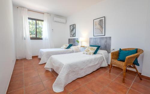 Nerja Villa Sleeps 8 With Pool Air Con And Wifi