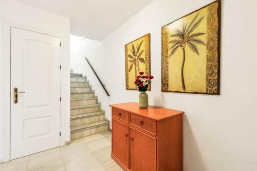Nerja Villa Sleeps 6 With Pool Air Con And Wifi