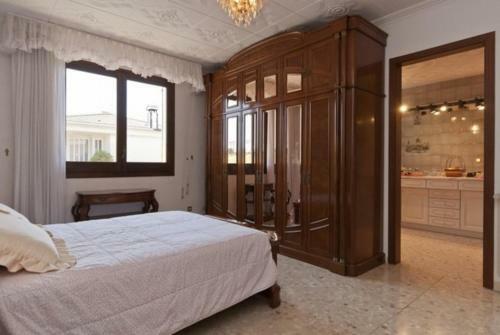 Pineda de Mar Villa Sleeps 10 Pool Wifi