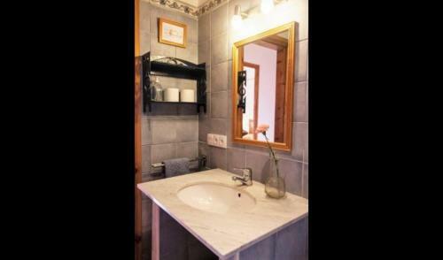 Quart D'onyar Villa Sleeps 6 With Pool