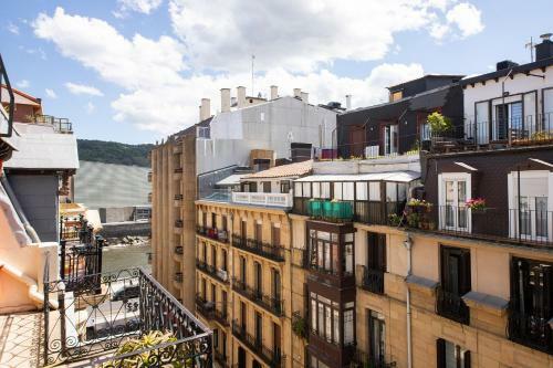 Beautiful Apartment With Terrace - Prime Location!