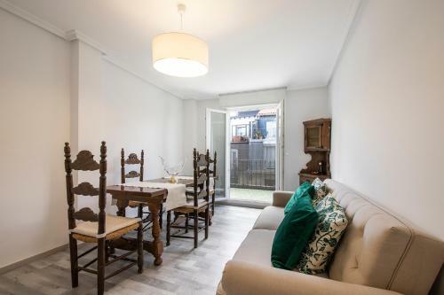 Beautiful Apartment With Terrace - Prime Location!
