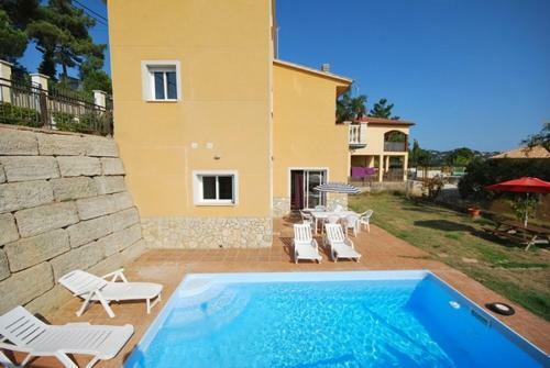 Villa In Santa Ceclina Sleeps 6 Includes Swimming Pool 4