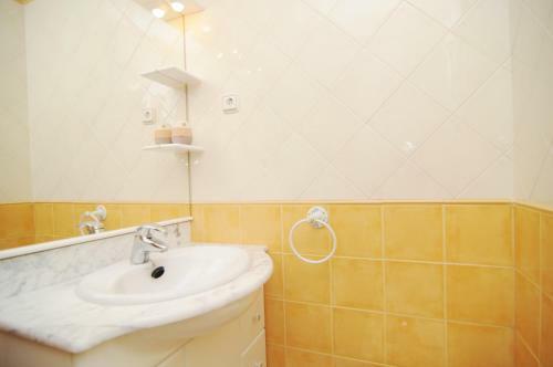 Villa Homeholidaysrentals Madison House