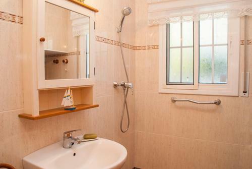 Sant Vicenc de Calders Villa Sleeps 8 Pool Wifi
