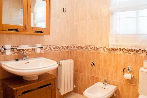 Sant Vicenc de Calders Villa Sleeps 8 Pool Wifi