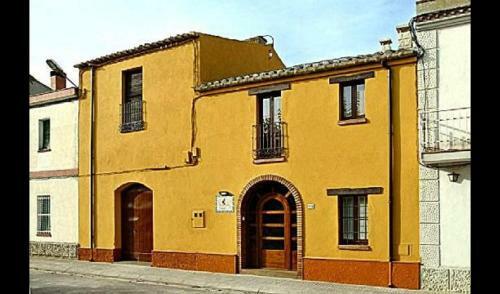 Villa In Cantallops Sleeps 6 With Pool And Air Con