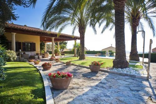 Selva Villa Sleeps 8 With Pool Air Con And Wifi