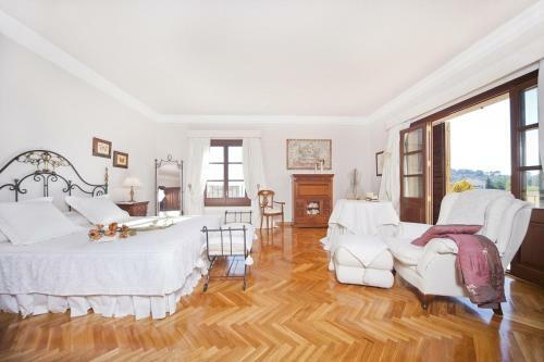 Selva Villa Sleeps 8 With Pool Air Con And Wifi