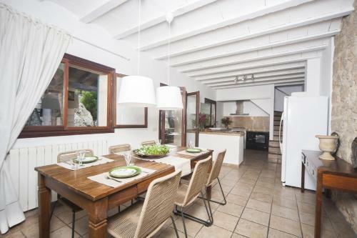Selva Villa Sleeps 6 With Pool Air Con And Wifi