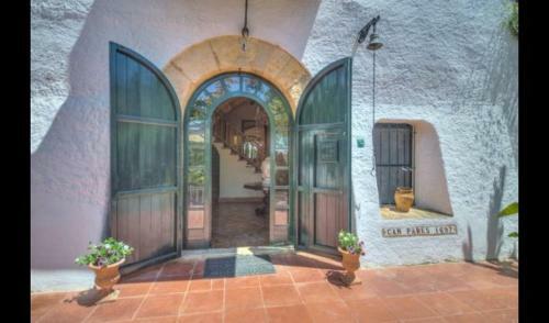 Sitges Villa Sleeps 20 With Pool And Air Con