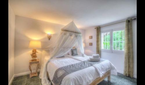 Sitges Villa Sleeps 20 With Pool And Air Con
