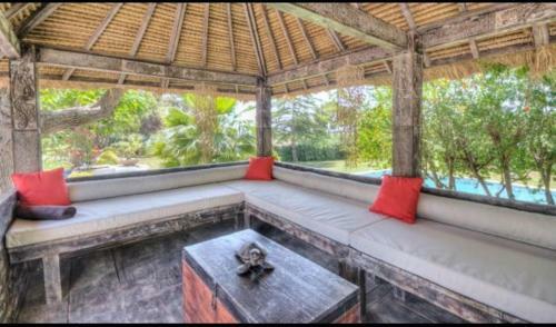 Sitges Villa Sleeps 20 With Pool And Air Con