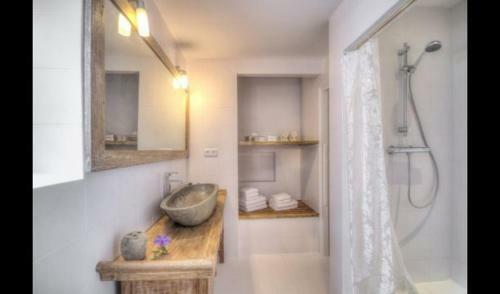 Sitges Villa Sleeps 20 With Pool And Air Con