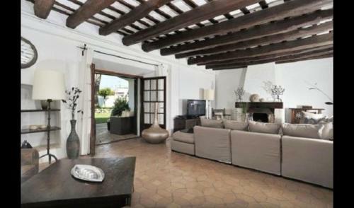 Villa In Sitges Sleeps 20 With Pool And Air Con