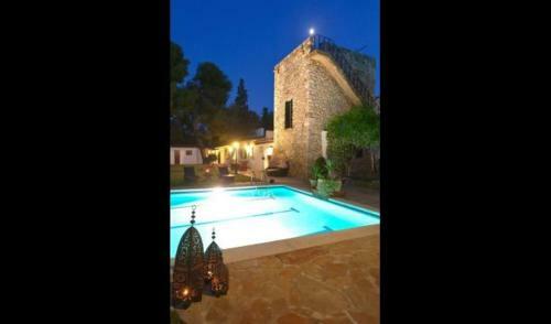 Villa In Sitges Sleeps 20 With Pool And Air Con