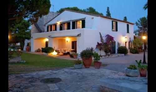 Villa In Sitges Sleeps 20 With Pool And Air Con