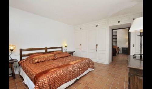 Villa In Sitges Sleeps 20 With Pool And Air Con