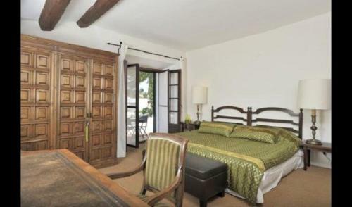 Villa In Sitges Sleeps 20 With Pool And Air Con