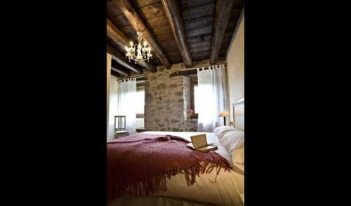 Solsona Villa Sleeps 14 With Pool