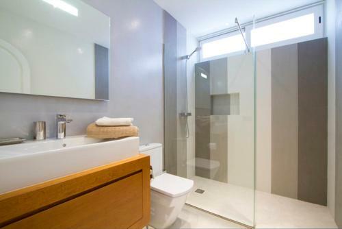 Villa Natalie - 5 Bedroom Swimming Pool With Jacuzzi