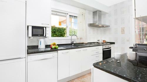Villa In Tordera Sleeps 8 With Pool