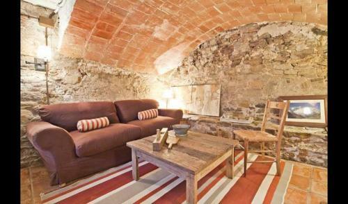Ullastret Villa Sleeps 6 With Pool And Air Con