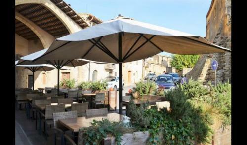 Ullastret Villa Sleeps 6 With Pool And Air Con