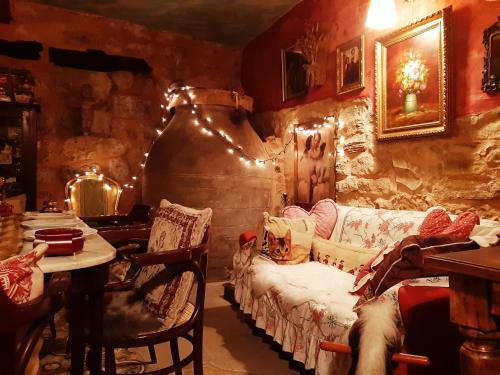 Hostal La Quinta de Malu Romantic Hotel In Cuenca