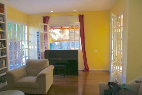 Lady Marian El Vendrell Villa Hutt-041075