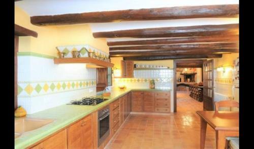 El Vendrell Villa Sleeps 34 With Pool And Air Con