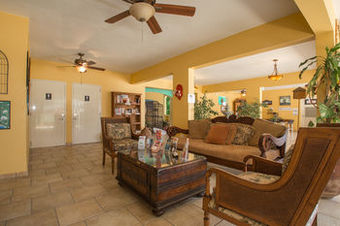 Hotel Lazy Parrot Inn