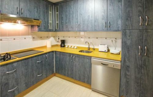Three-bedroom Apartment In Vera