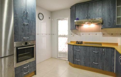 Three-bedroom Apartment In Vera