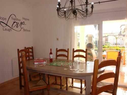 Spacious Villa In Vilacolum With Swimming Pool