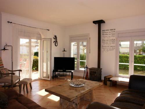 Spacious Villa In Vilacolum With Swimming Pool