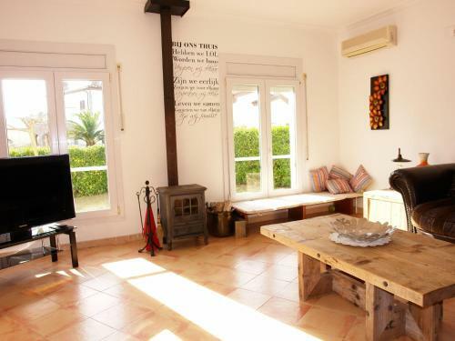 Spacious Villa In Vilacolum With Swimming Pool
