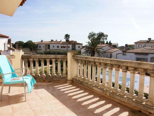 Spacious Villa In Vilacolum With Swimming Pool