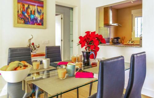Nice Apartment In Benahavis With Wifi And 2 Bedrooms