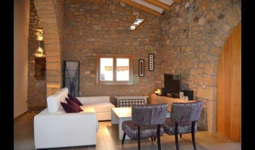 Villa In El Vilosell Sleeps 6 With Pool And Air Con