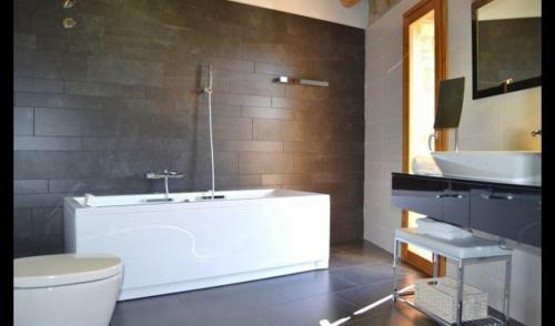 Villa In El Vilosell Sleeps 6 With Pool And Air Con