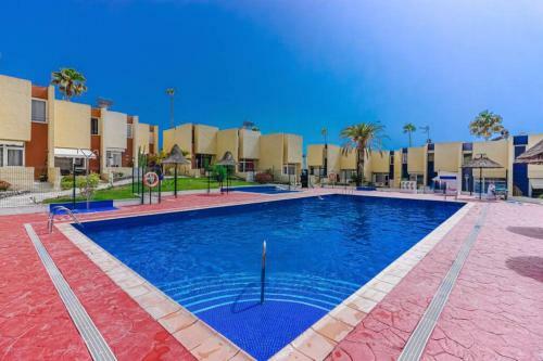 Nice 2 Level Apartment, El Cortijo, Las Americas La45