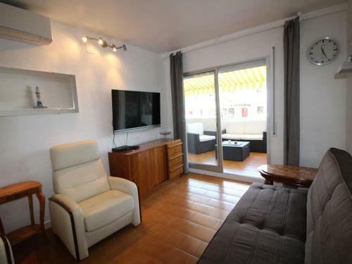 2 Bedroom Apartment Within Walking Distance To The Beach