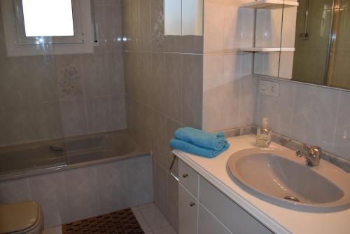 Casa 4 Dormitorios Con Amarre Y Piscina Privados Ref 346
