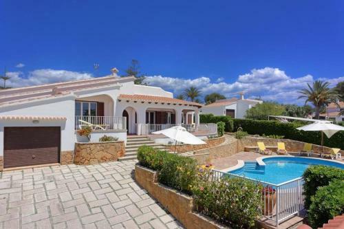 Punta Prima Villa Sleeps 9 With Pool Air Con And Wifi