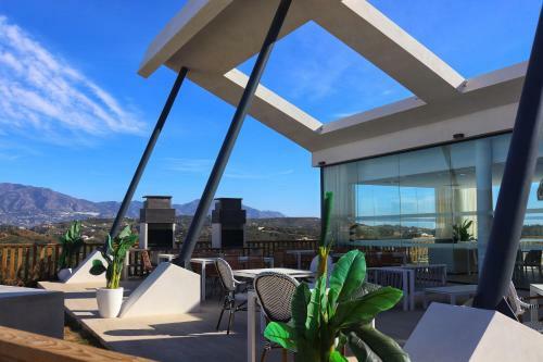 Lets In The Sun Casa Banderas Apartment