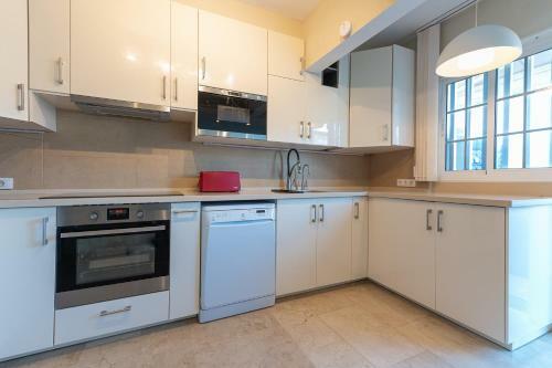 Luxury Apartment With Jacuzzi And Pool Access