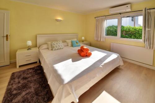 Cala D'or Villa Sleeps 6 With Pool Air Con And Wifi
