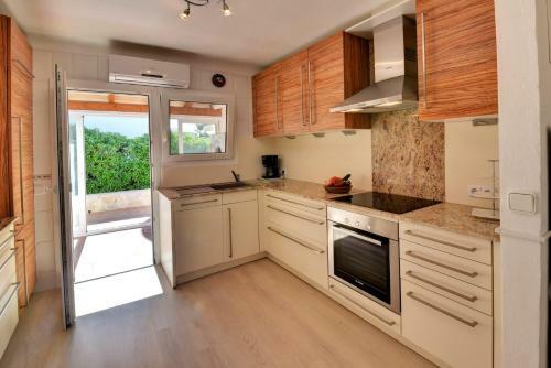 Cala D'or Villa Sleeps 6 With Pool Air Con And Wifi